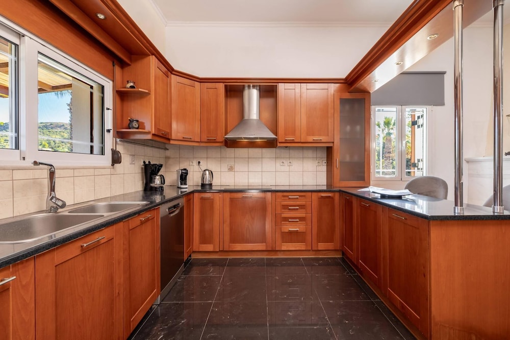 Leone Luxury Villa Giota