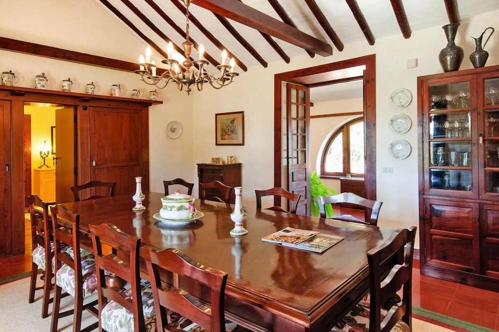 Villa Mansion Bandama With Pool in Santa Brigida