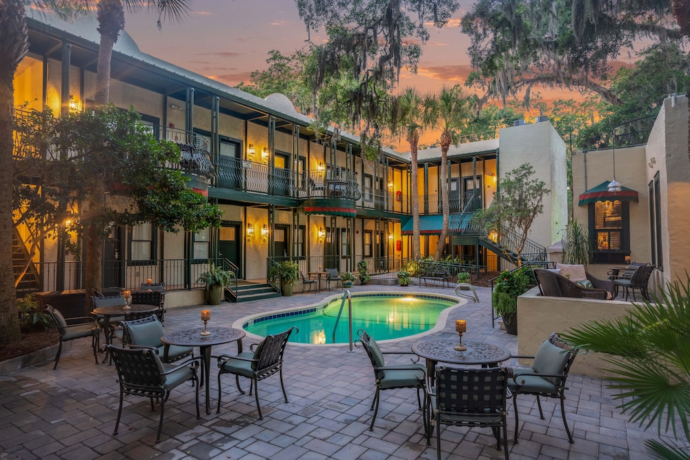 St Simons Island Vacations - Village Inn and Pub - Property Image 1