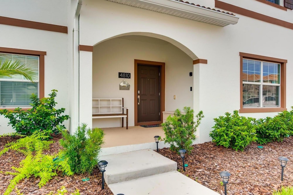 4810 LL - 5BD Private Pool Townhome - Storey Lake - Image 1