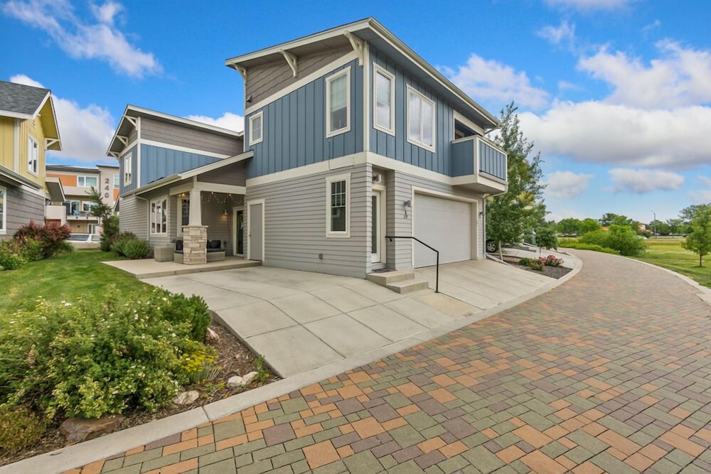 Contemporary Studio – Sunny, Stylish and Spacious