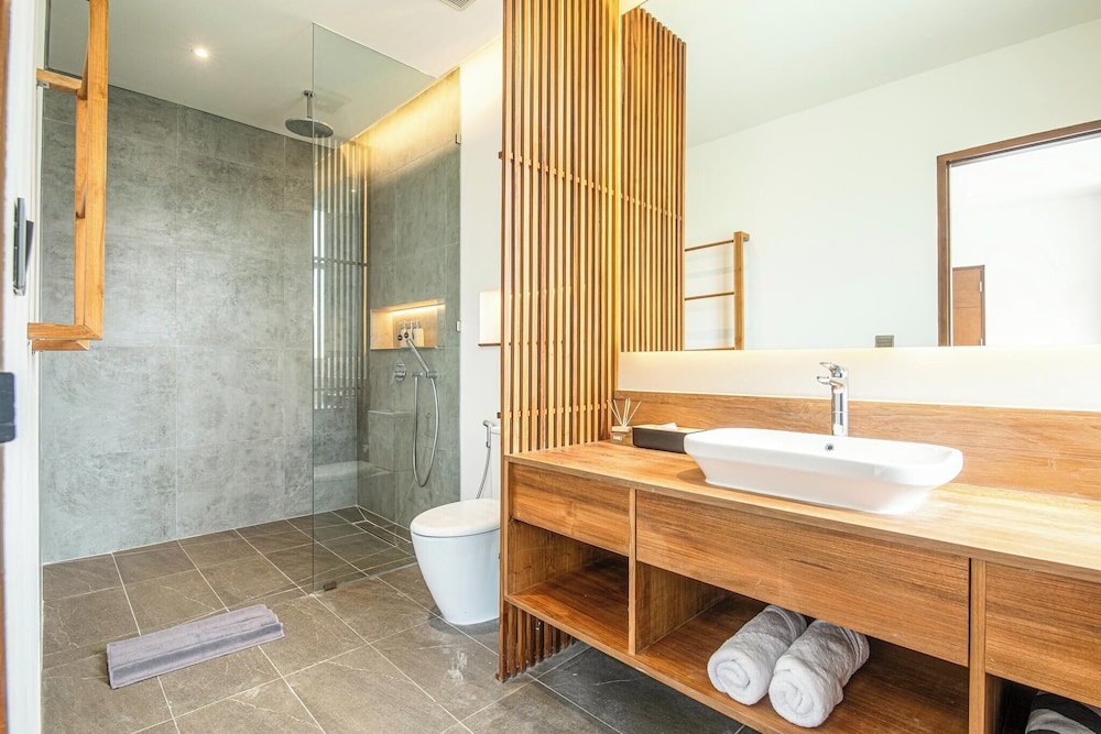 Elegant 6BR Canggu Villa Steps From the Ocean