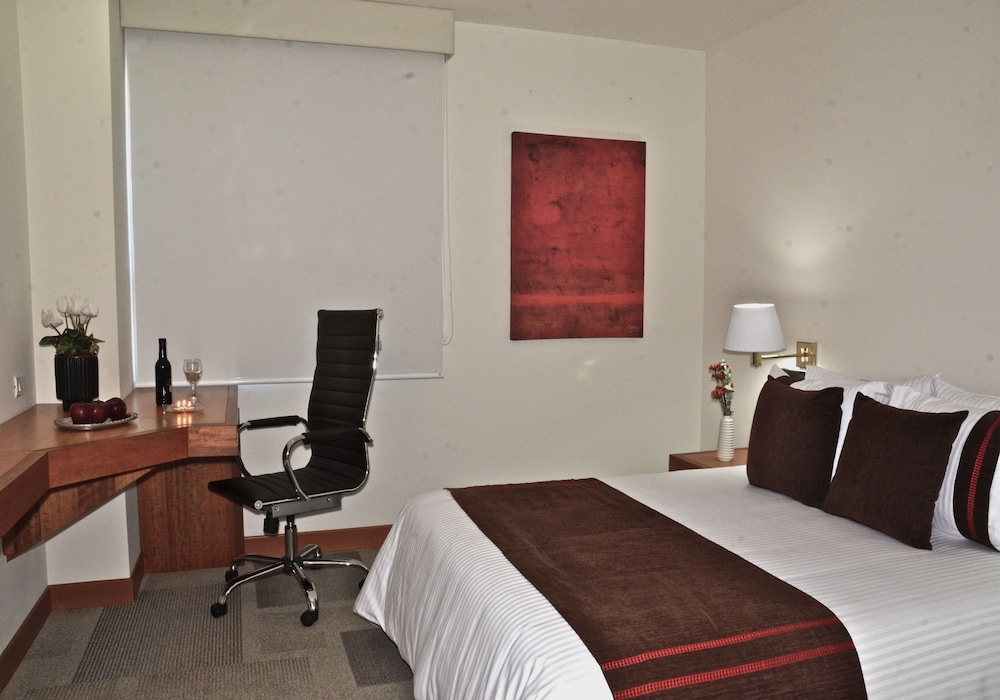 Hotel Mision Express Monterrey Aeropuerto La Fe - Property Image 1