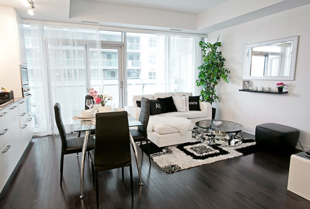 Royal Stays Condominiums - Downtown