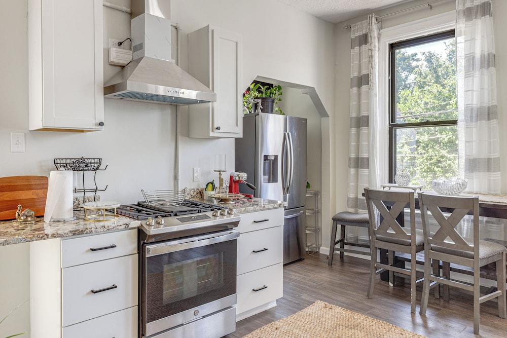 Walkable Apt in York St Historic District