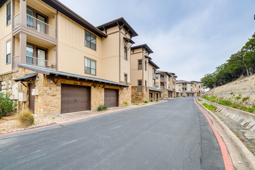 Jonestown Condo on Lake Travis w/ 2 Balconies! - Property Image 16