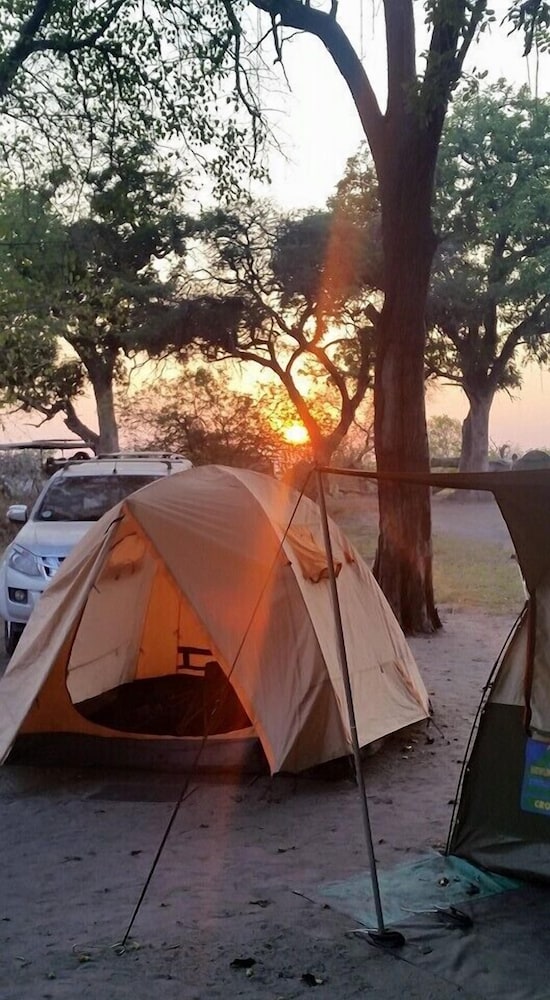 Xakanaka Mobile Camp