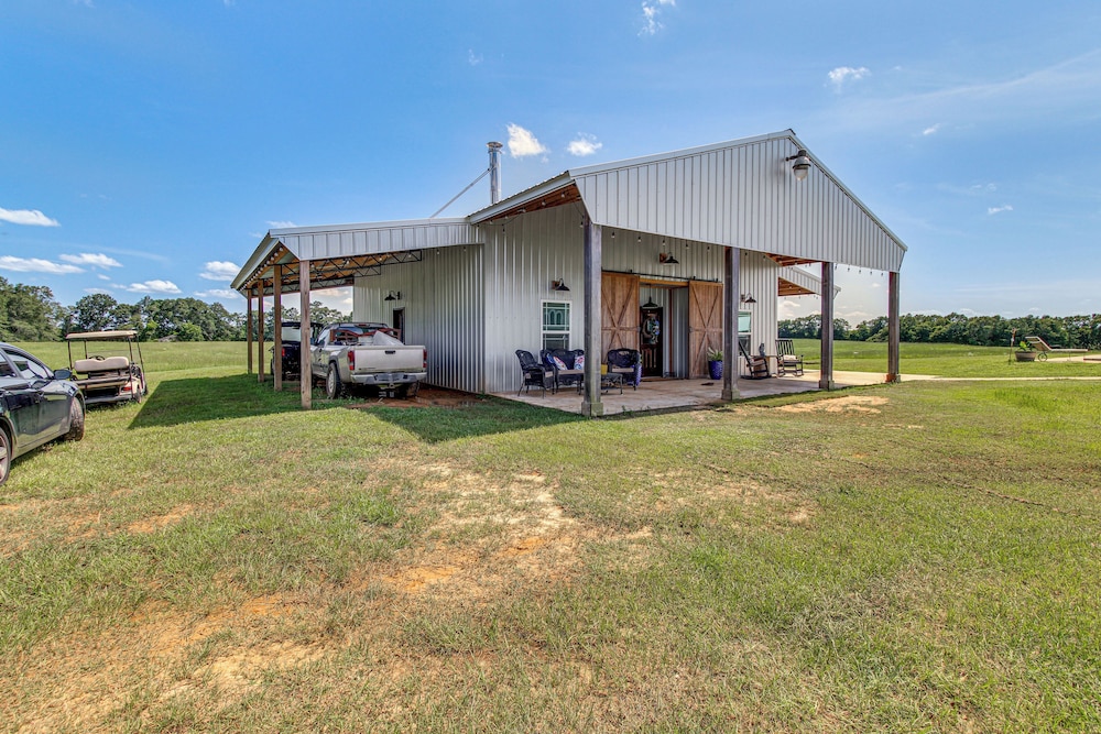 BBQ Ready: Farm-style Kinston Hideaway w/ Pool