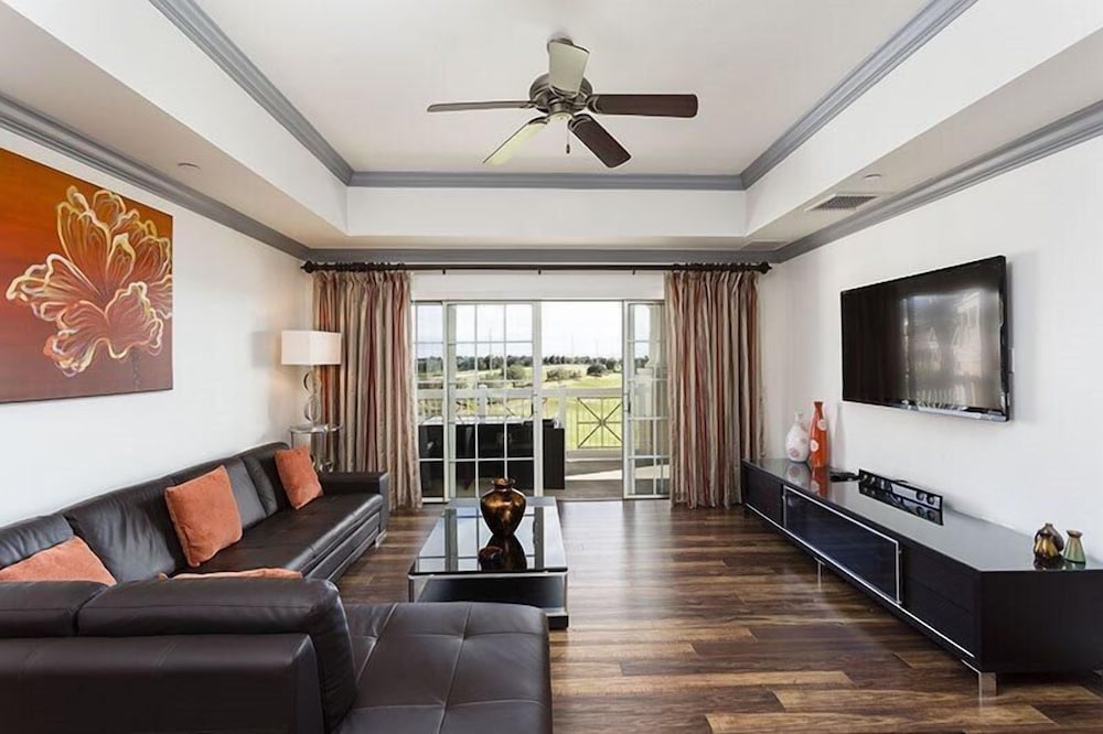 Condo Centre Court Supreme 3 Bedroom Reunion