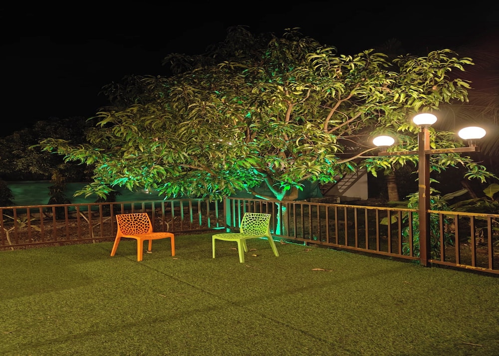 Madhuson Palms