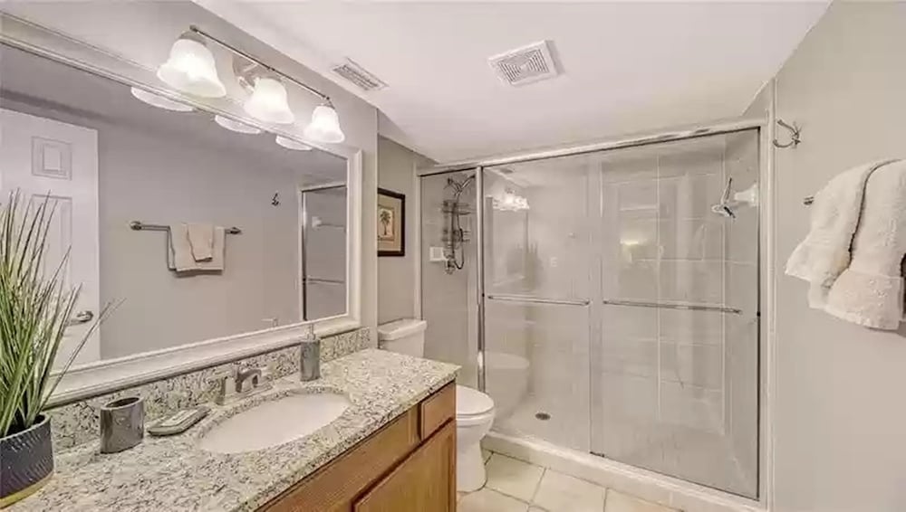 Lovely 3 Bedroom Condo On Golf Course view 5