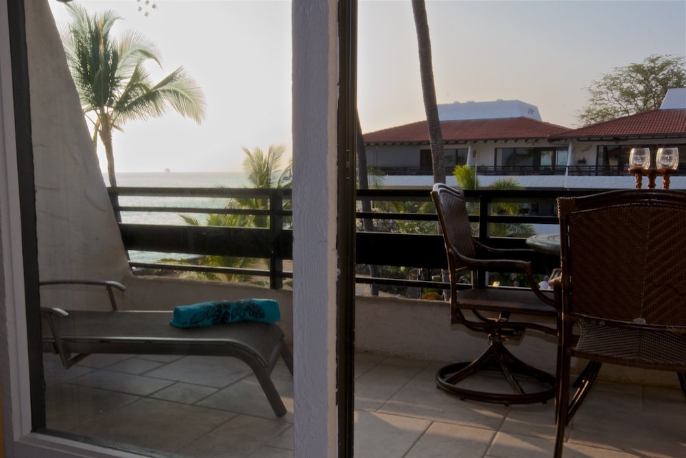 Almost Ocean Front - Beautiful Woodwork - Top Floor - Vrkcv