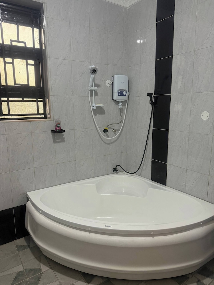 Deluxe Nairobi, Kenya