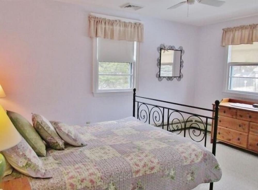 Charming East Falmouth Home: Walk to Private Beach