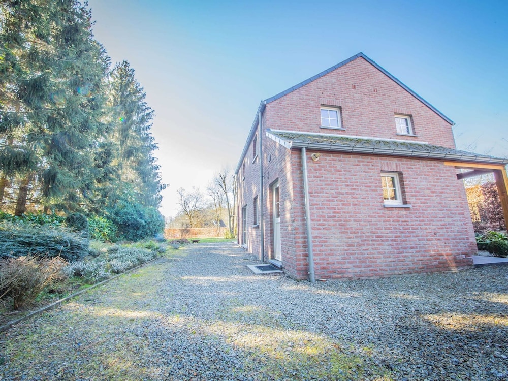 Holiday Home Le Jardin de Satine et Celestine in Durbuy