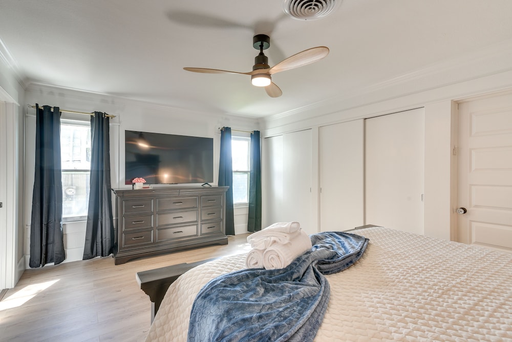 Galveston Vacation Home w/ Hot Tub: Walk to Beach view 3