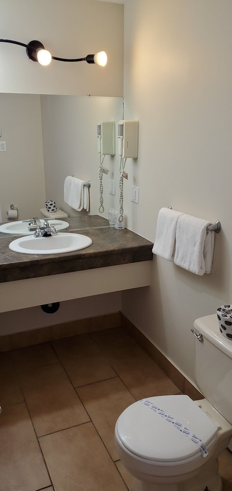 Falcon Motel Brossard