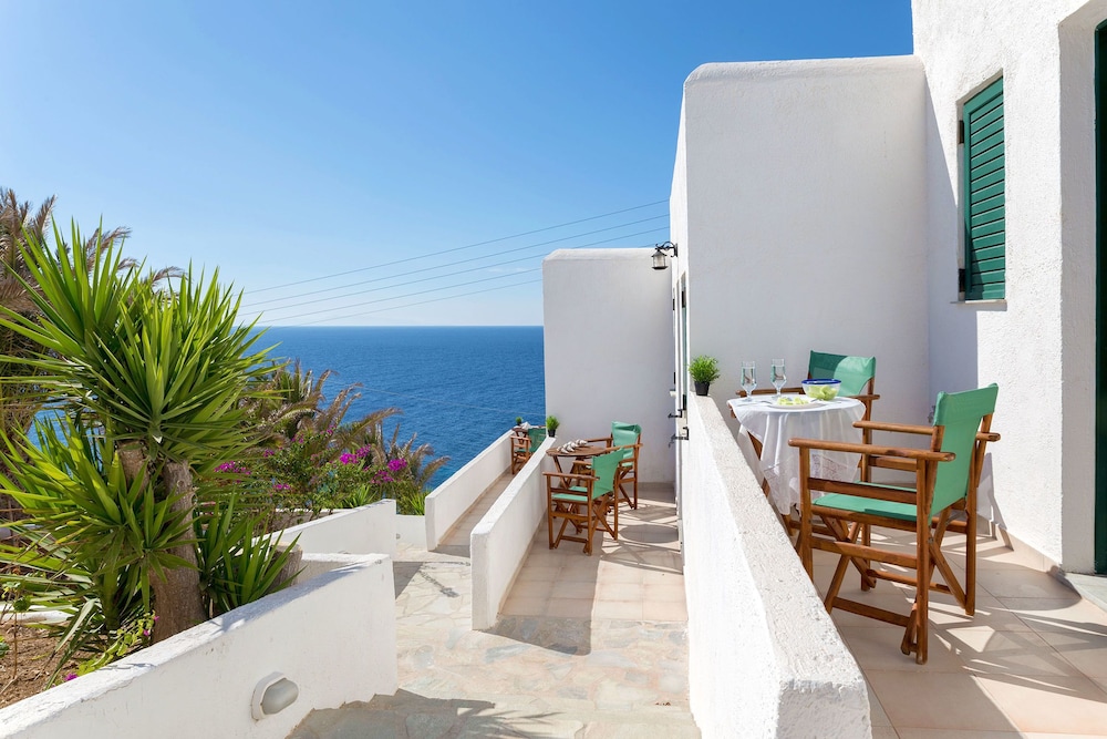 Pahivouni Studios & Suites photo 3