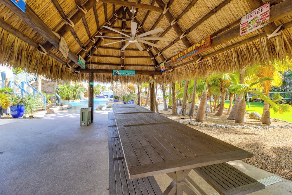1 Mi to Dtwn: Oceanfront Gem w/ Resort Amenities!