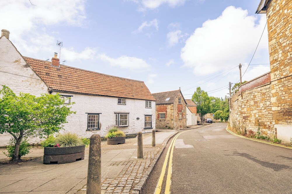 Cozy Cotswolds Retreat in Dursley