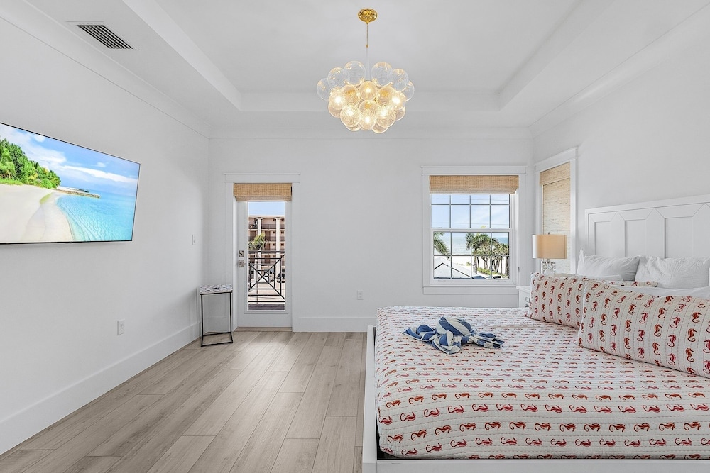 673 White Sands Retreat: Bay Views, Pool, Elevator 5 Bedroom Home