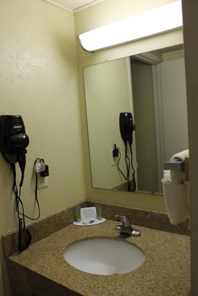Wyatt Earp Hotel