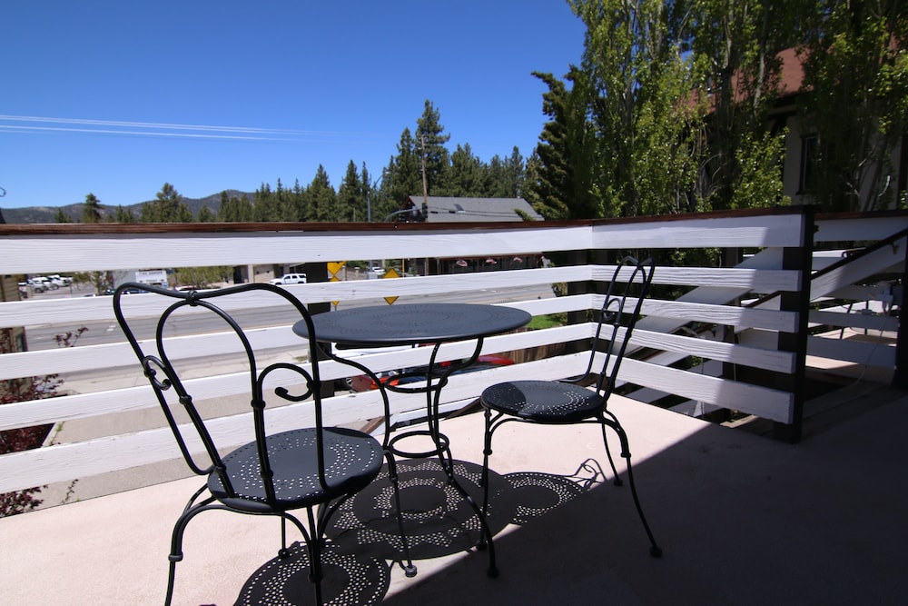 Big Bear Spa Suites