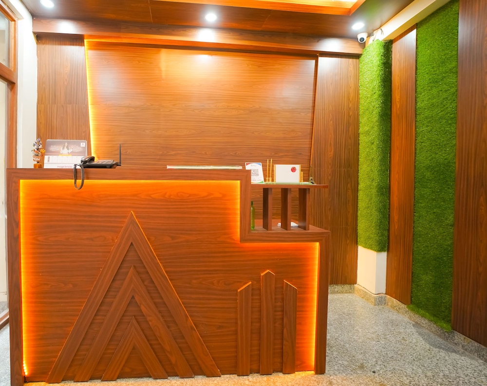 Lobby & Reception
