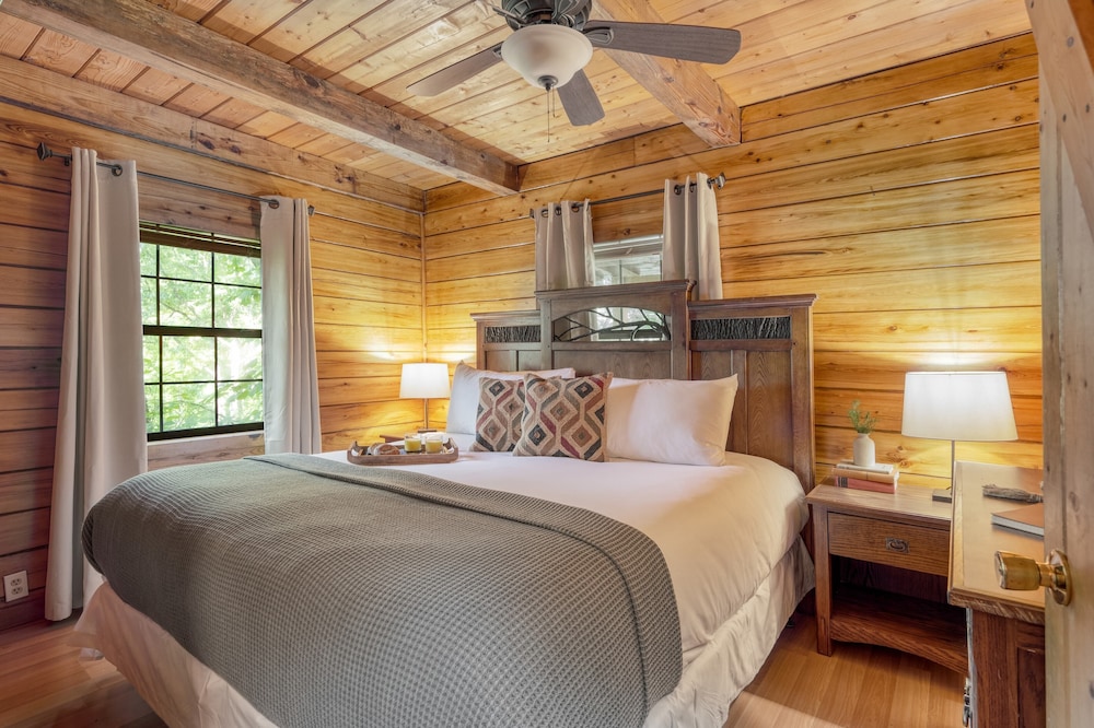 Little Sparrow by Avantstaydowntown Pigeon Forge Cabin view 5