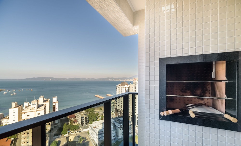 MHF II Apts Variados em Prédio com Vista para o Mar em Itapema