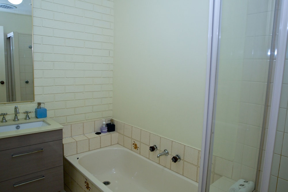 Yarra Glen Racecourse Apartments