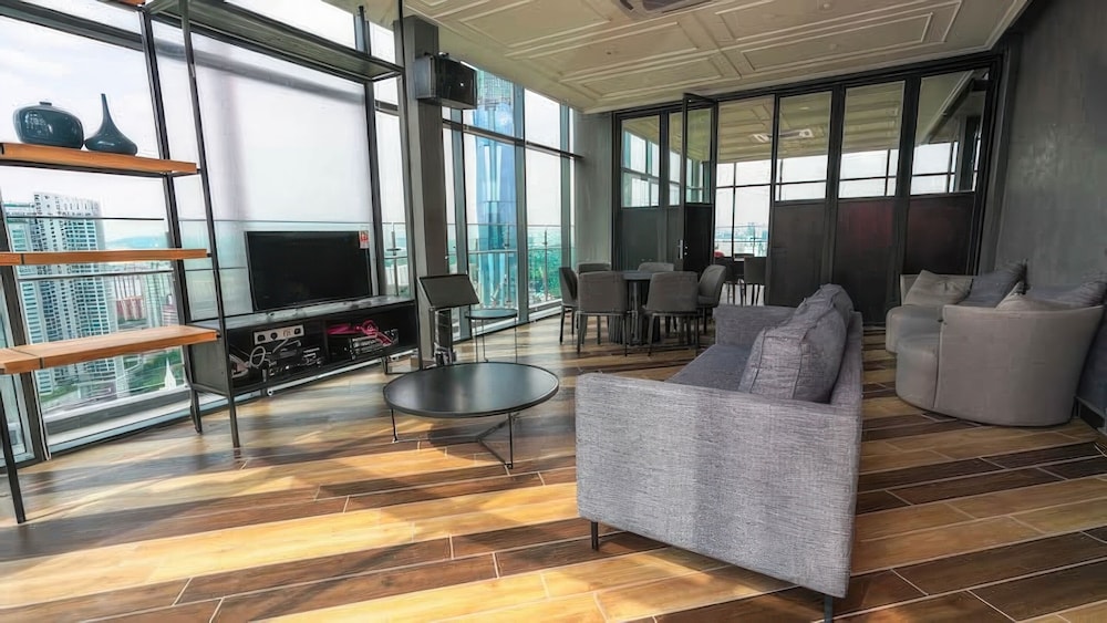 Jalan Ceylonz Suites KL