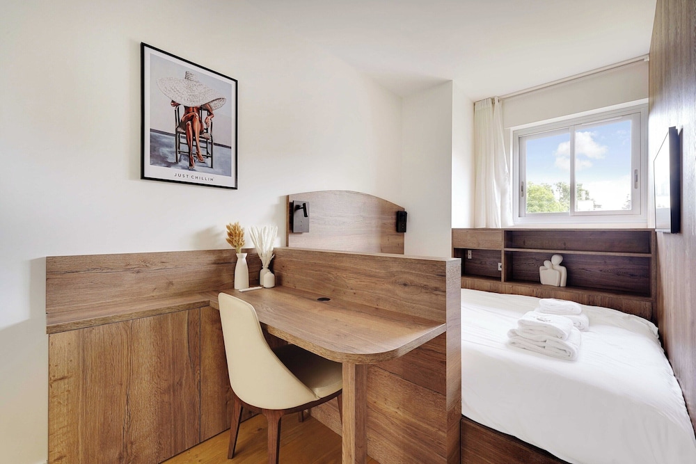 Exclusive Apt w/ Rooftop -2bd/4p Porte D'auteuil view 3