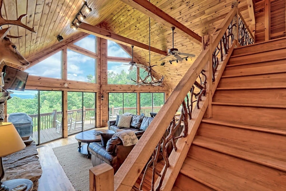 Hot Tub 3 Fireplaces Mountain Views Game Room