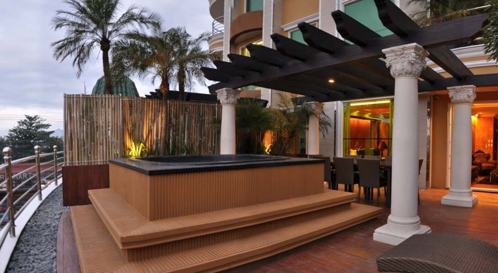 Fields Plaza Hotel, photo 16
