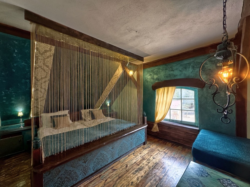The Oak Lodge