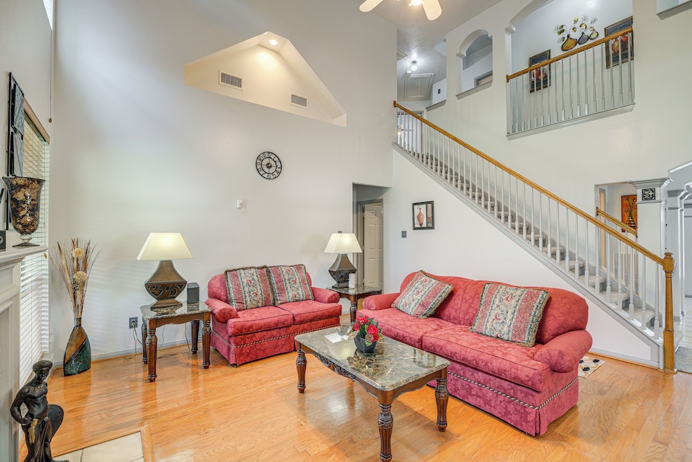12 Mi to Dtwn Houston: Family-friendly Home!