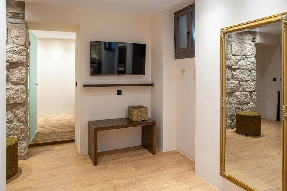 Epitome Suites
