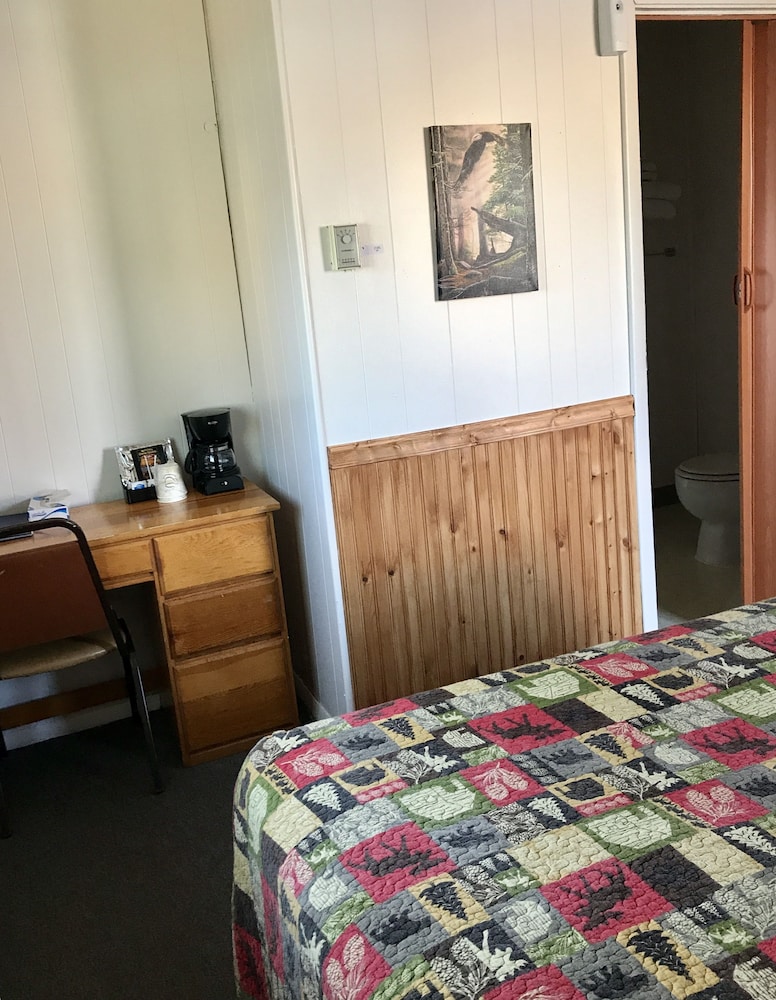 Tenderfoot Cabins & Motel