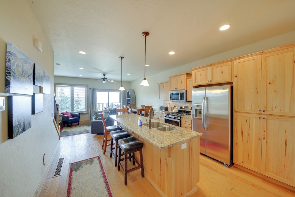 Walk to Schweitzer Village: Mountain-view Home