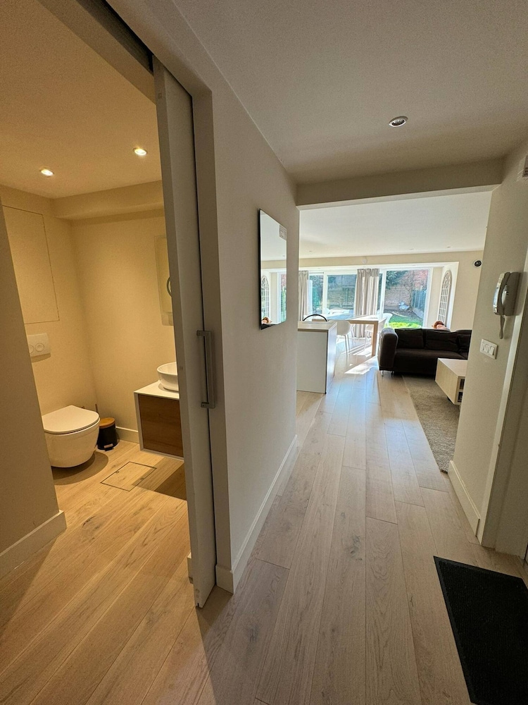 Modern Flat With Garden