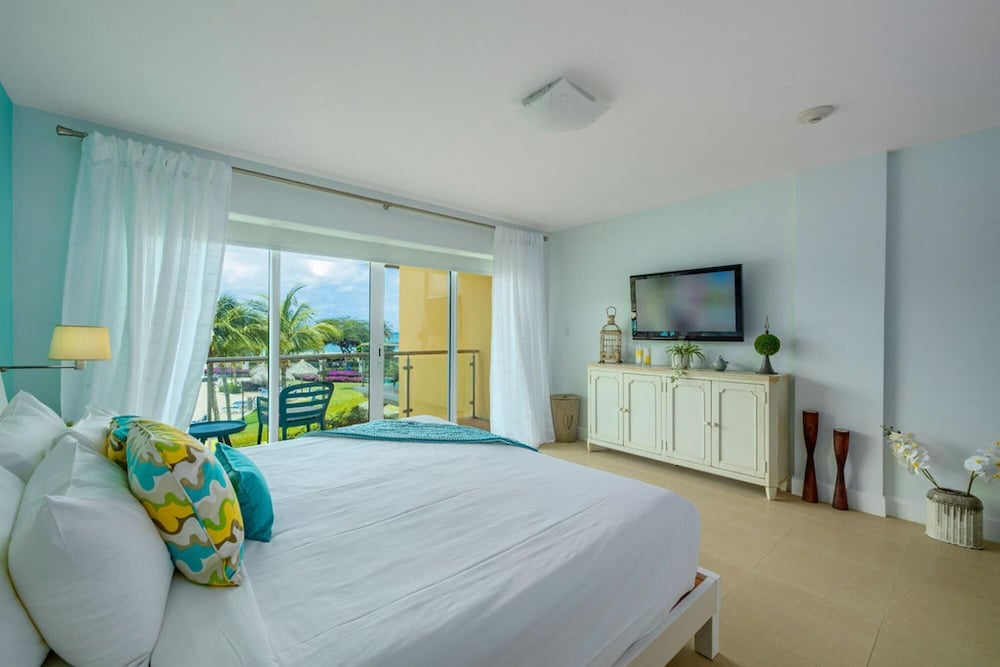 2BR 3BA Condo on Eagle Beach w Amazing Amenities