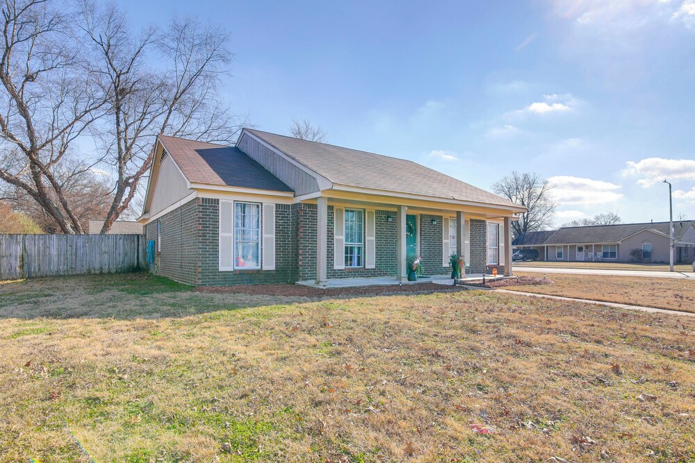 4 Mi to Shelby Farms Park: Memphis Home w/ Patio!