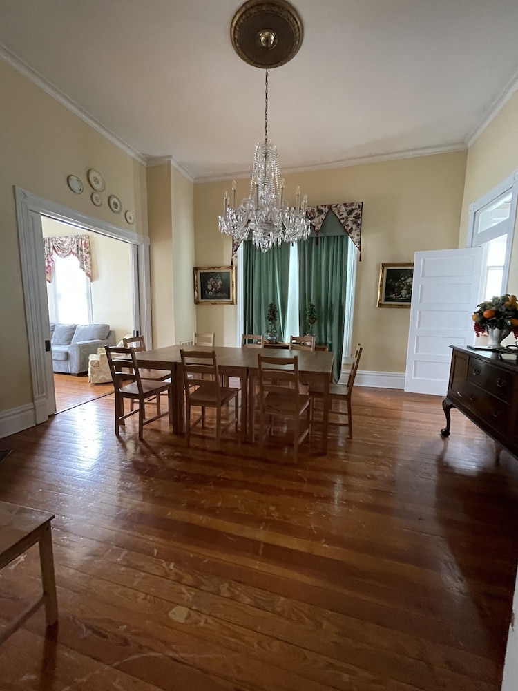 Carriage Lane Inn