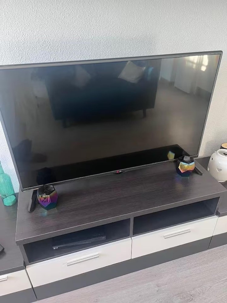 Sunny 1 Bedroom Apartment Retreat