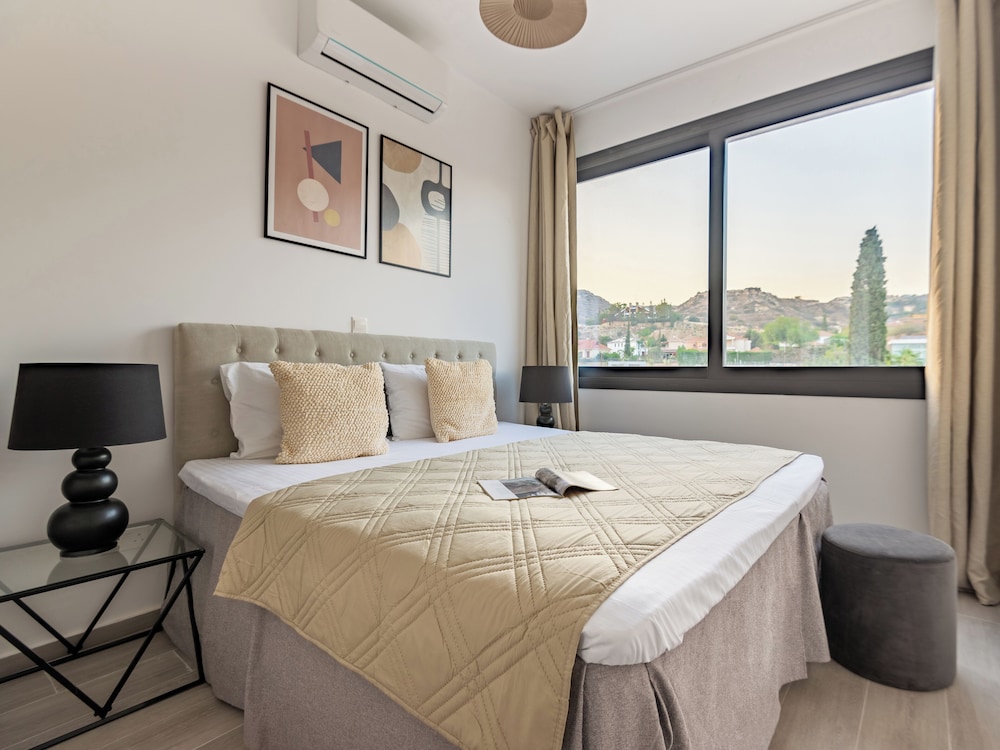 Sanders River Plaza Limassol Apartment