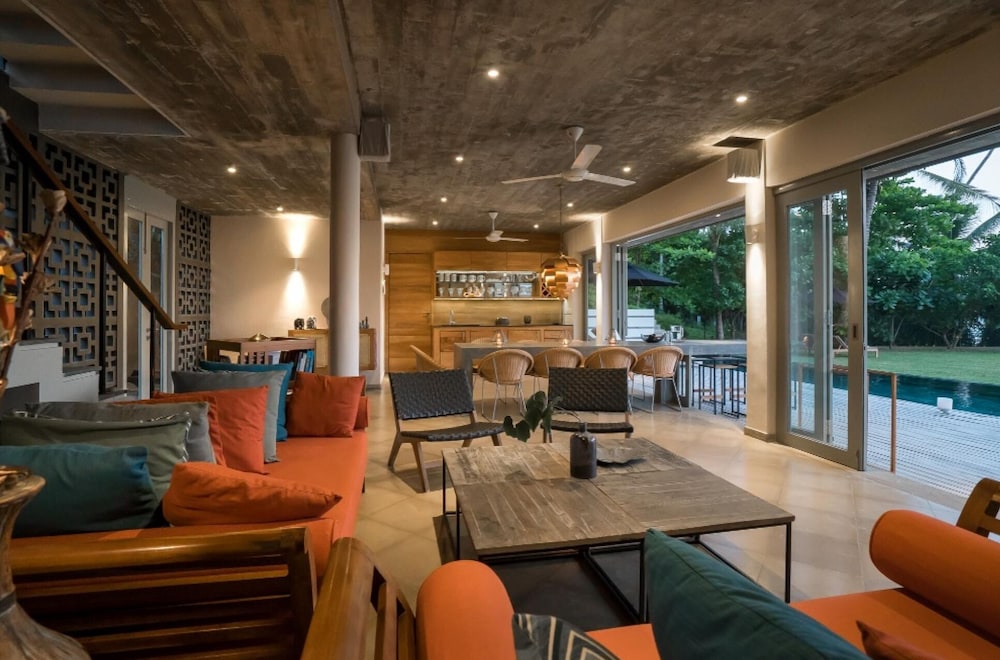 Modern Beach Villa With Roof Garden view 2