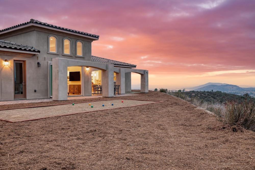 Malbec by Avantstay Incredible Estate w Panoramic Views Bocce Ball Court