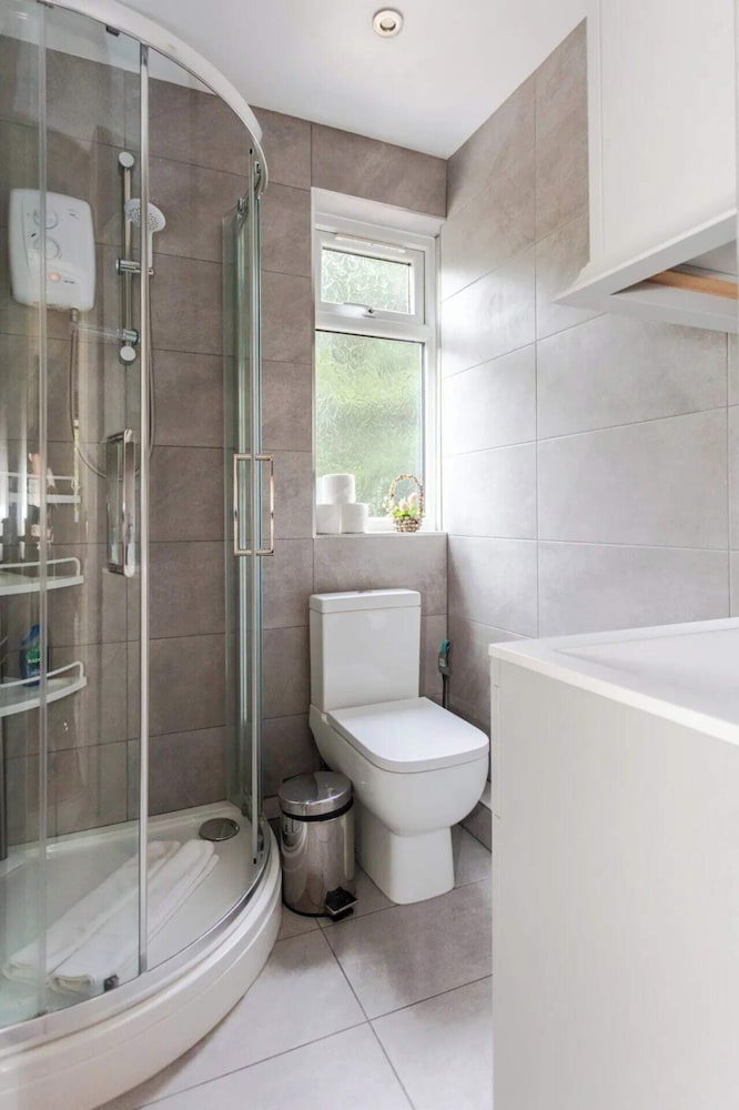 Homely 3 Bedroom House With a Garden