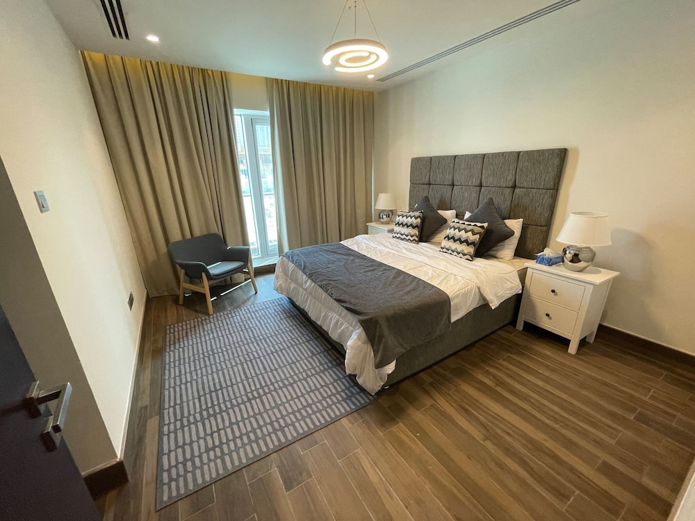 Best Townhouse On Jcv 4 Bedrooms With Jacuzzi